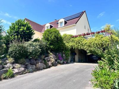 Maison - 275 m² - 9 pièces