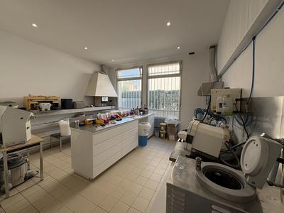 Local d'activités - 138 m²