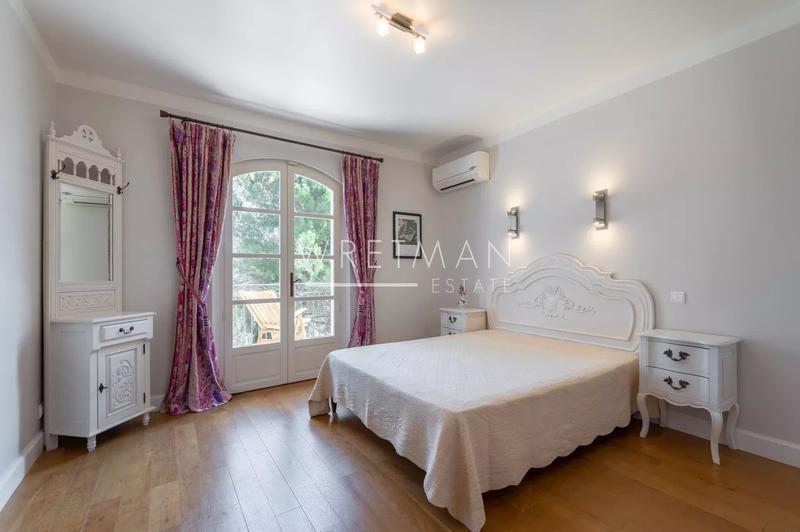 Maison - 280 m² - 7 pièces