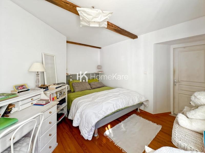 Maison - 300 m² - 9 pièces