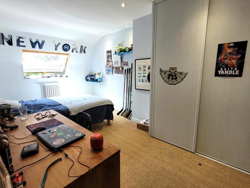 Maison - 250 m² - 11 pièces