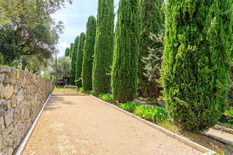 Villa - 235 m² - 9 pièces