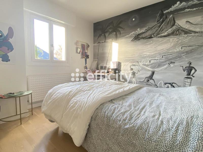 Maison - 180 m² - 8 pièces