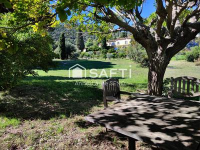 Maison - 395 m² - 14 pièces