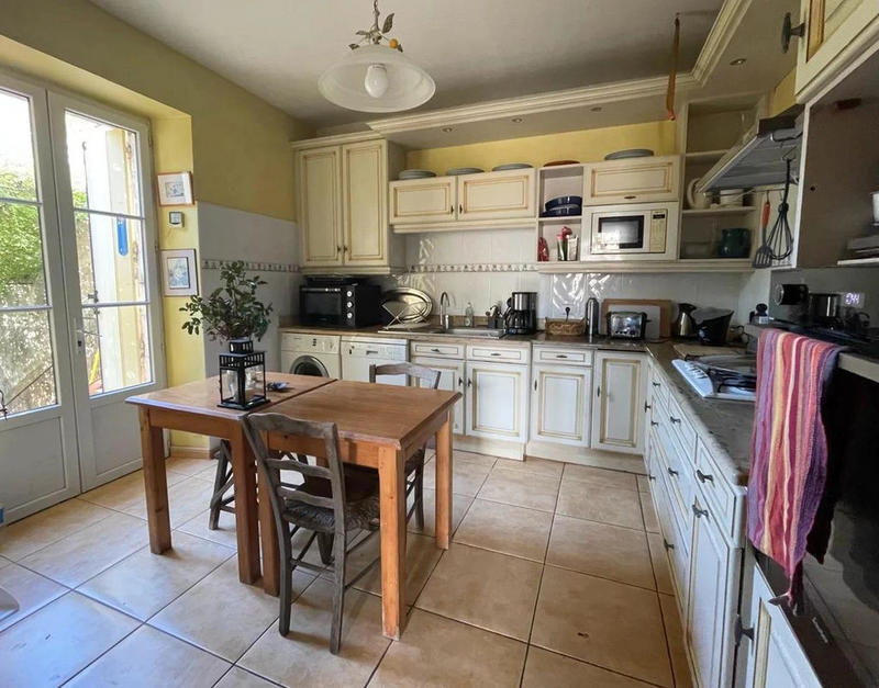 Maison - 280 m² - 12 pièces