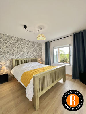 Maison - 372 m² - 12 pièces