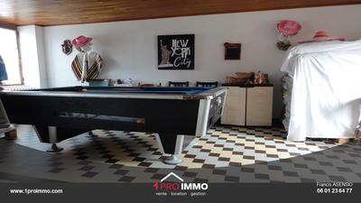 Maison - 252 m² - 9 pièces