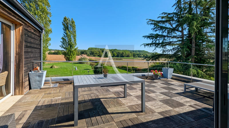 Maison - 330 m² - 11 pièces