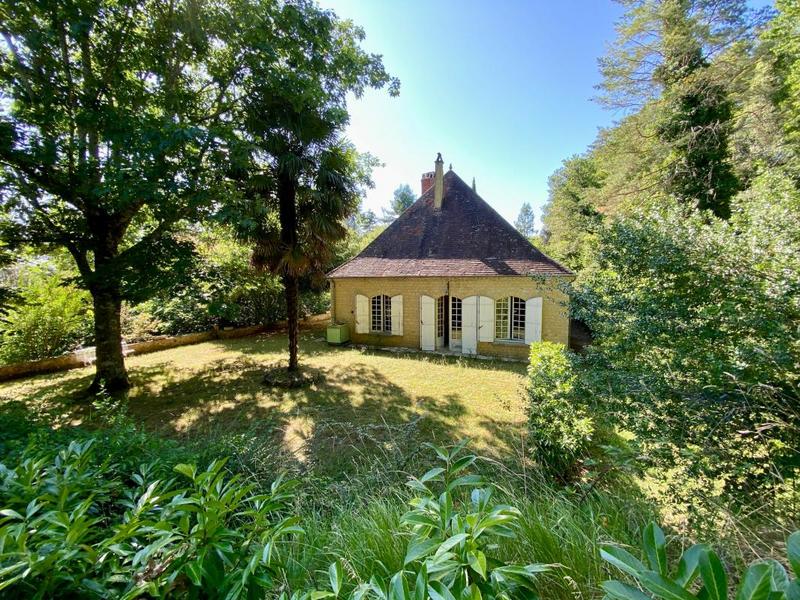 Propriété - 245 m² - 6 pièces