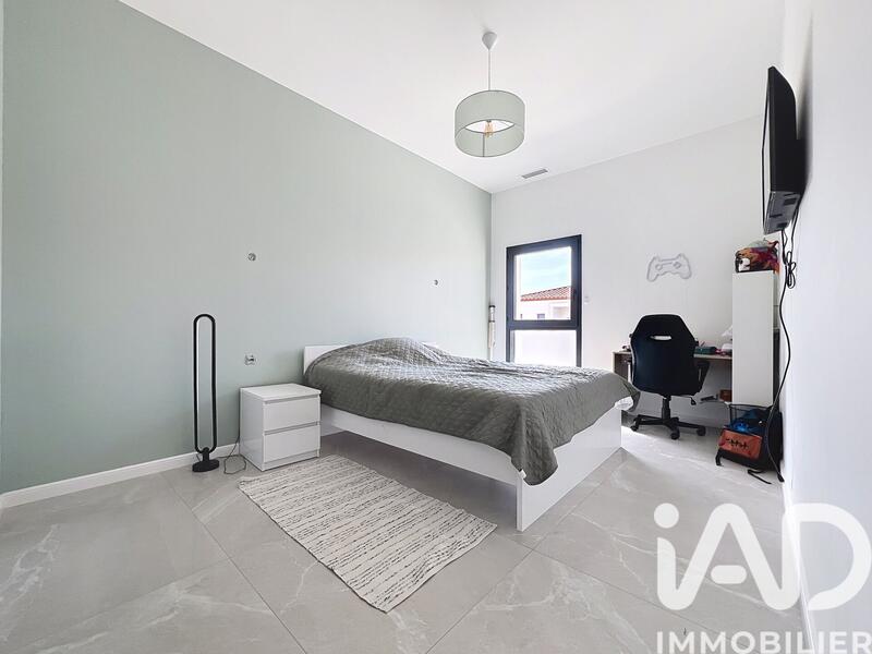 Maison - 180 m² - 5 pièces