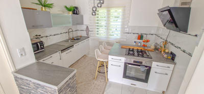 Maison - 178 m² - 10 pièces