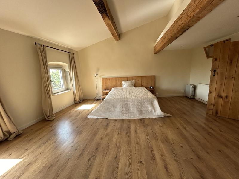 Maison - 205 m² - 6 pièces