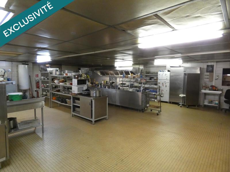 Local commercial - 2 200 m² - 8 pièces