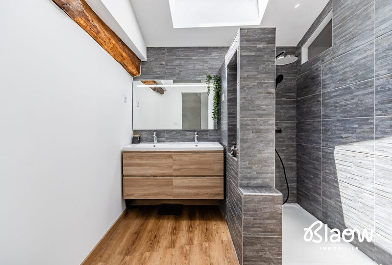 Maison contemporaine - 215 m² - 11 pièces