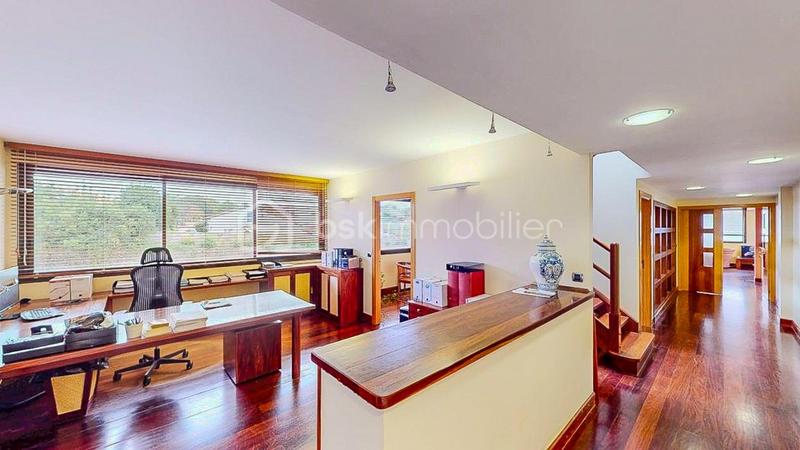 Bureau - 262 m² - 9 pièces