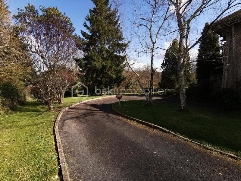 Maison traditionnelle - 162 m² - 5 pièces