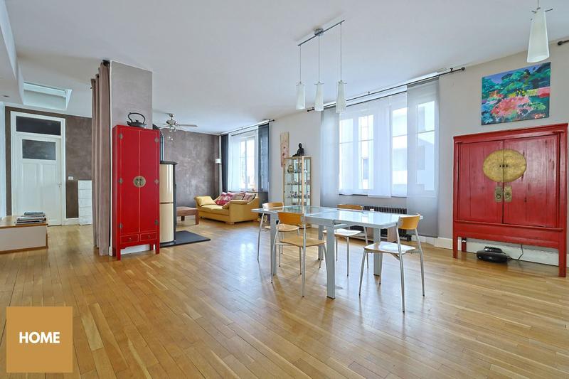 Maison - 270 m² - 9 pièces