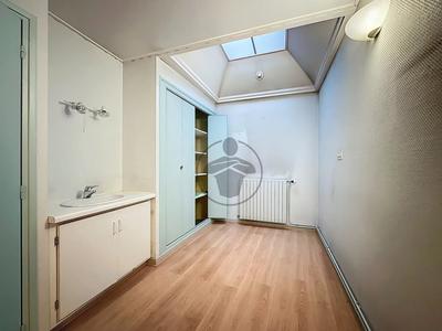 Immeuble - 131 m² - 9 pièces