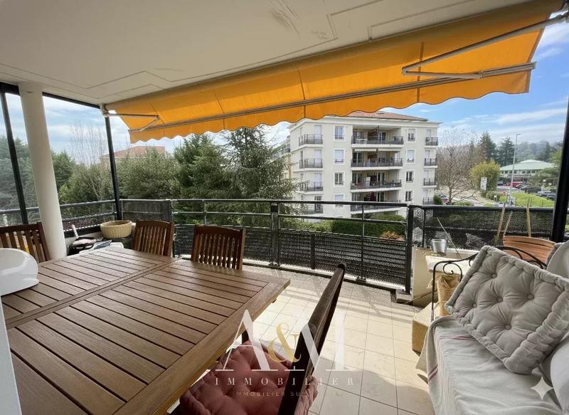 Appartement - 90 m² - 4 pièces