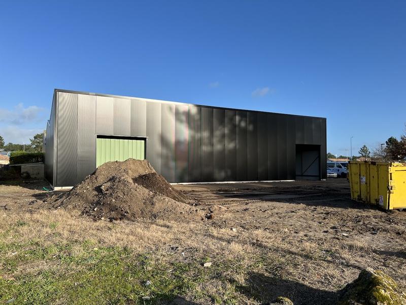 Local commercial - 1 266 m² - 3 pièces