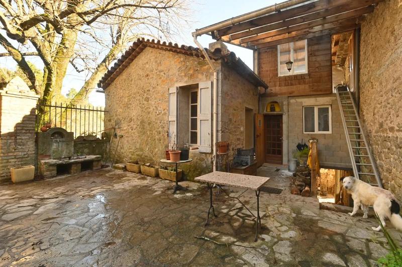 Maison - 300 m² - 10 pièces