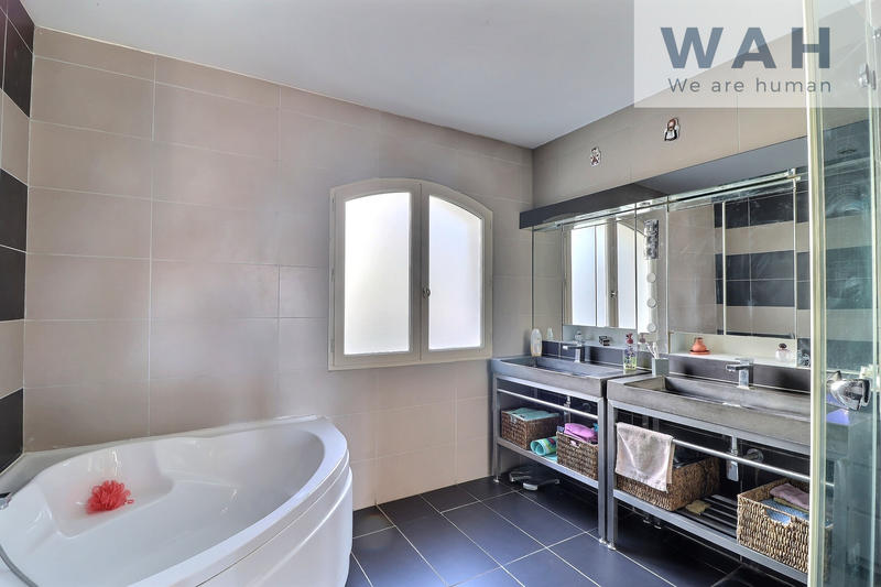 Villa - 210 m² - 7 pièces