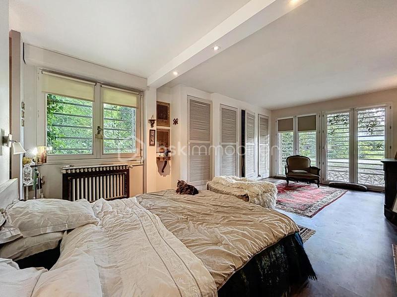 Maison - 200 m² - 8 pièces