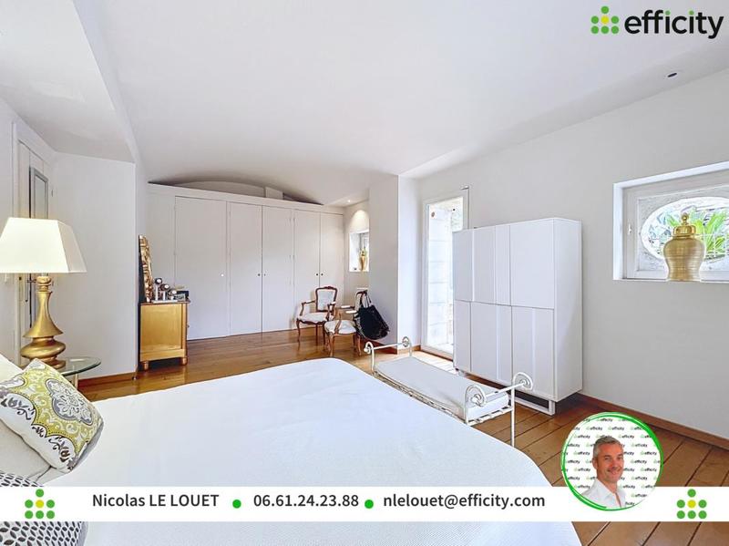 Demeure - 215 m² - 7 pièces