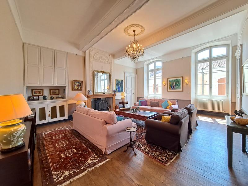 Maison - 554 m² - 13 pièces