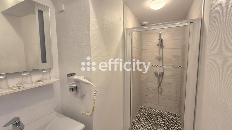 Maison - 310 m² - 13 pièces