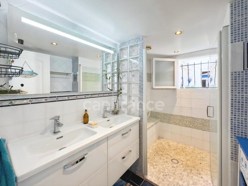 Maison - 236 m² - 10 pièces