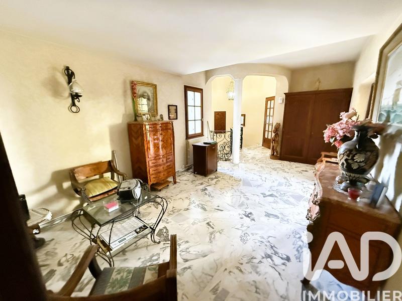 Maison - 240 m² - 10 pièces