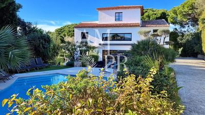 Villa - 300 m² - 7 pièces