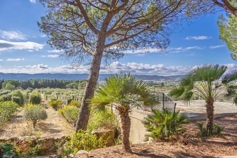 Propriété - 318 m² - 7 pièces