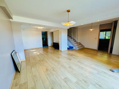 Maison - 165 m² - 9 pièces