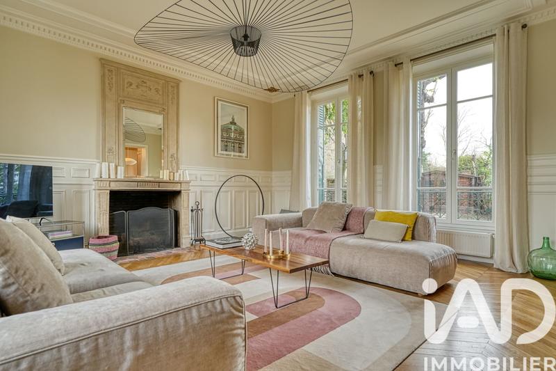 Maison - 235 m² - 9 pièces