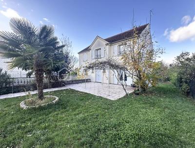 Maison traditionnelle - 183 m² - 8 pièces
