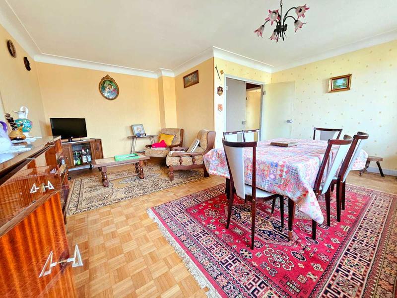 Maison - 92 m² - 5 pièces