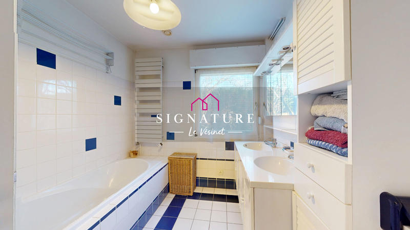 Maison - 212 m² - 9 pièces