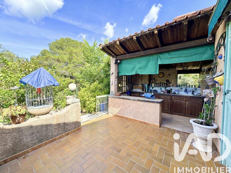 Maison - 230 m² - 9 pièces