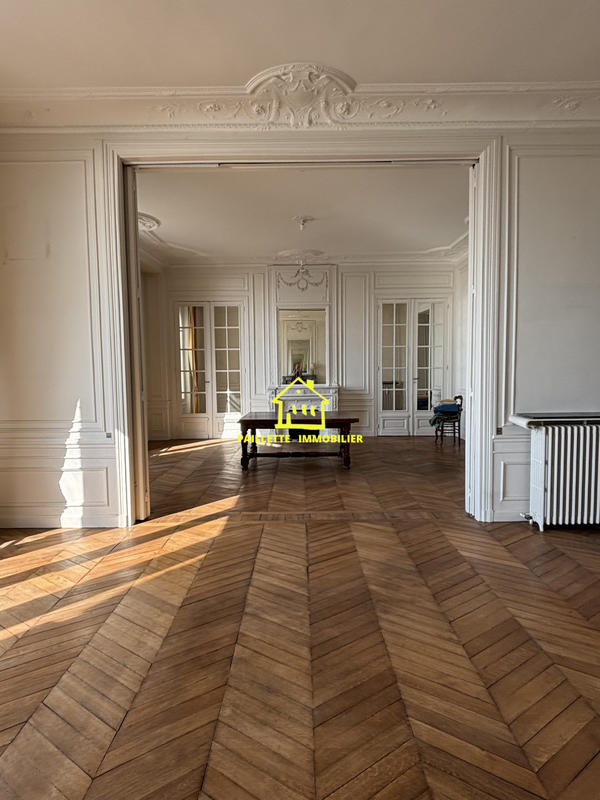 Appartement - 203 m² - 5 pièces