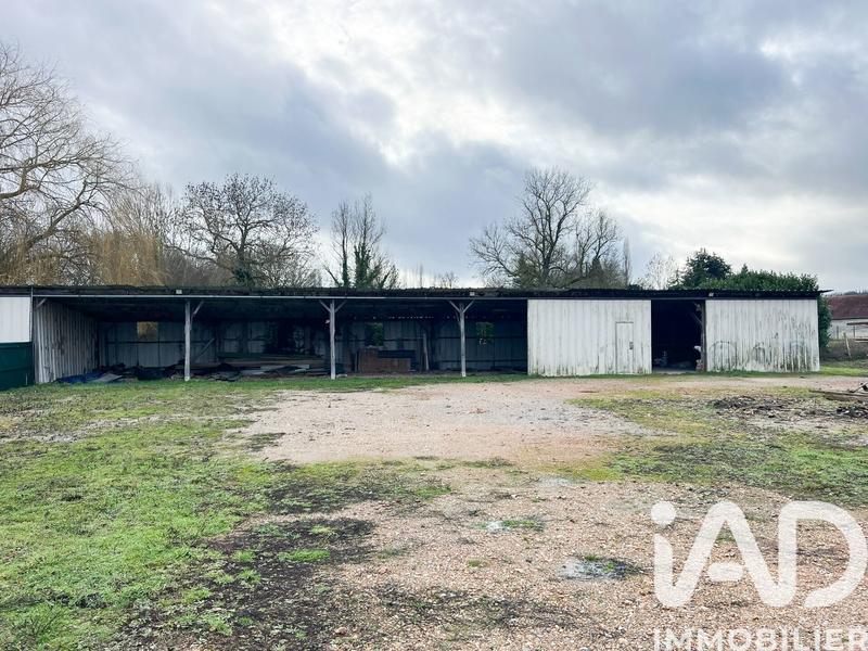 Maison - 713 m² - 5 pièces