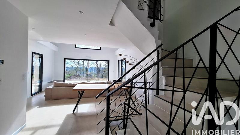 Maison - 200 m² - 7 pièces