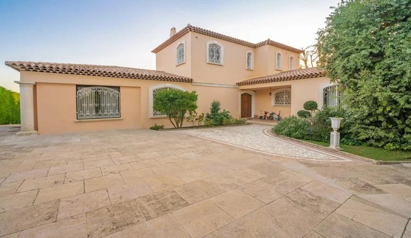 Villa - 450 m² - 8 pièces