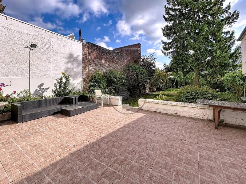 Maison - 237 m² - 9 pièces