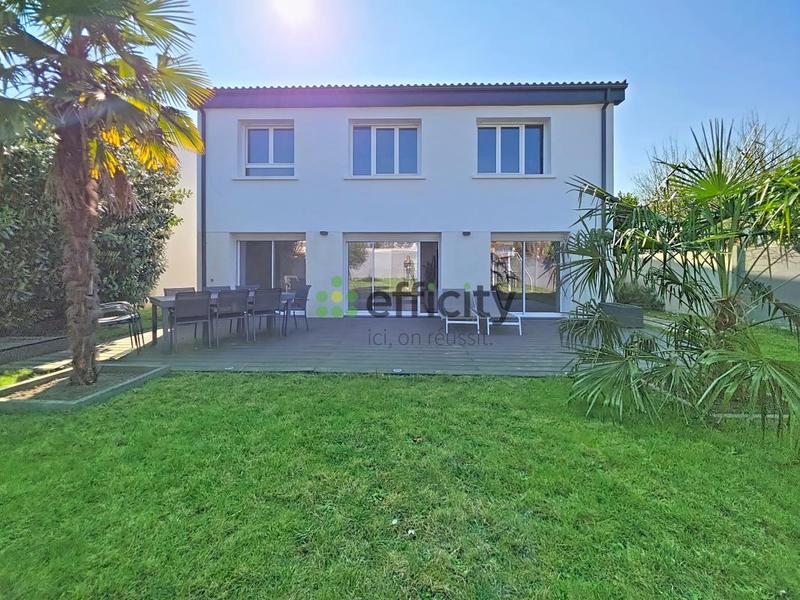 Pavillon - 165 m² - 6 pièces