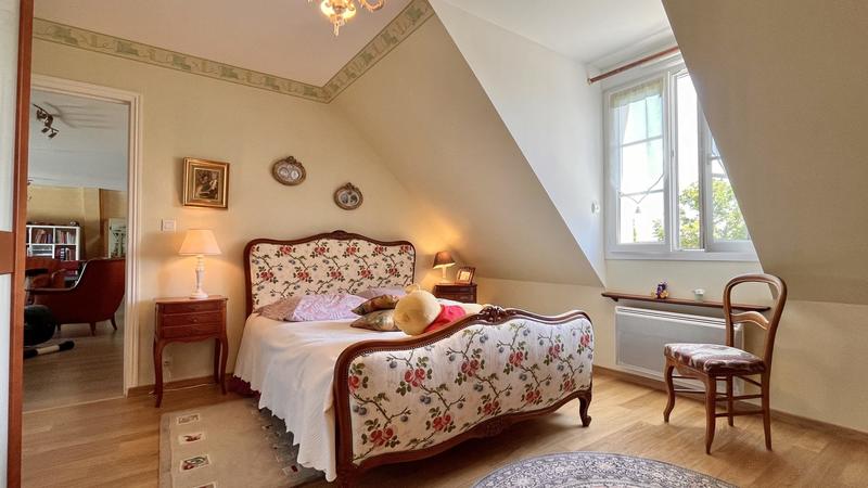 Maison - 230 m² - 6 pièces