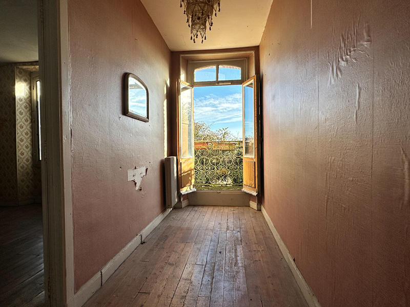 Maison - 203 m² - 9 pièces