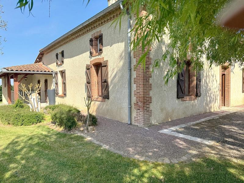 Maison - 270 m² - 7 pièces