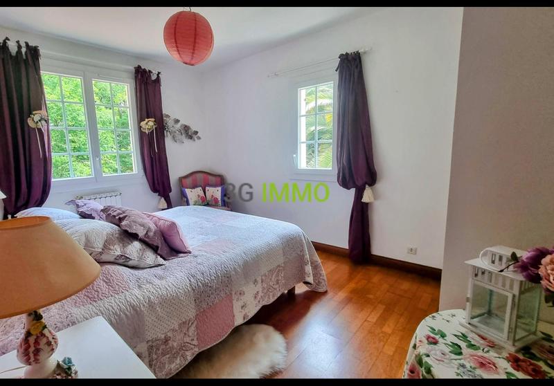 Villa - 263 m² - 7 pièces